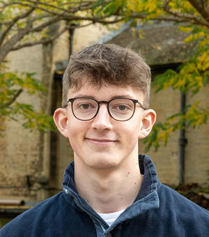 Portrait photo of Oliver Cashmore