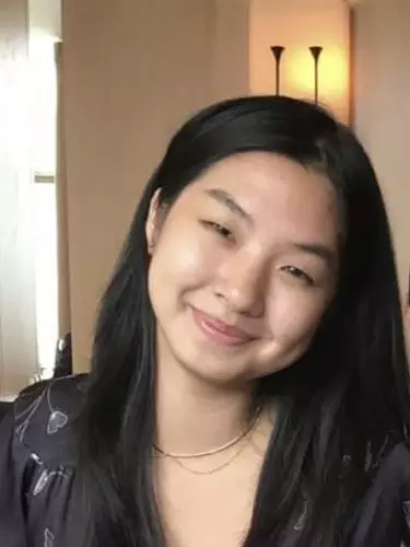 Portrait photo of Stephanie Dai
