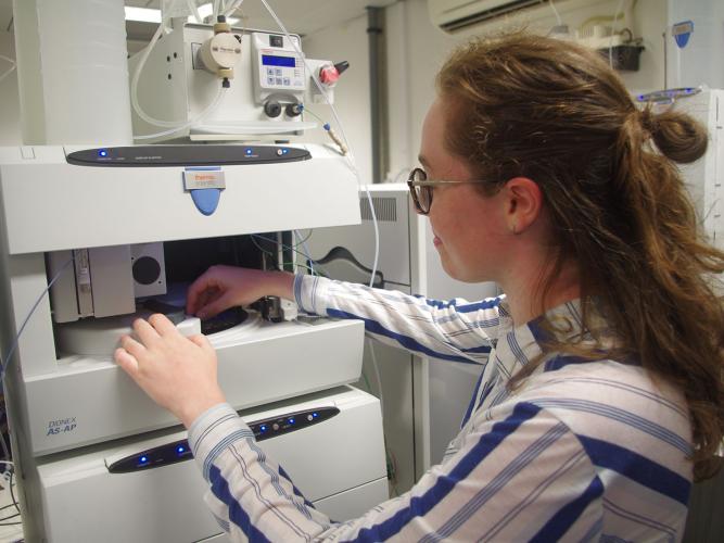 Photo of Rachel at work in the lab
