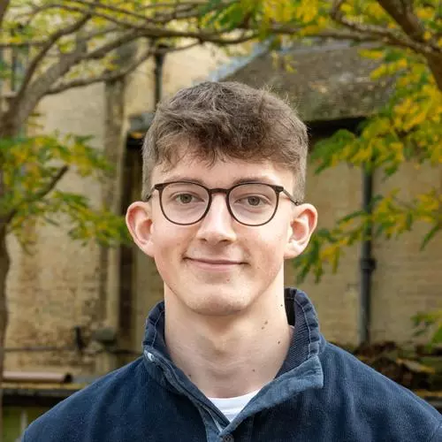 Portrait photo of Oliver Cashmore