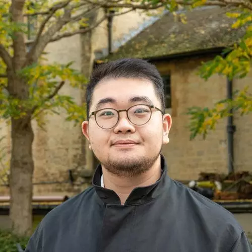 Portrait photo of Yihan Zhang